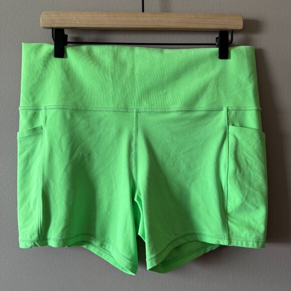 Women's XL Athleta Salutation Stash Pocket II 5" Short Neon Green - Picture 4 of 10